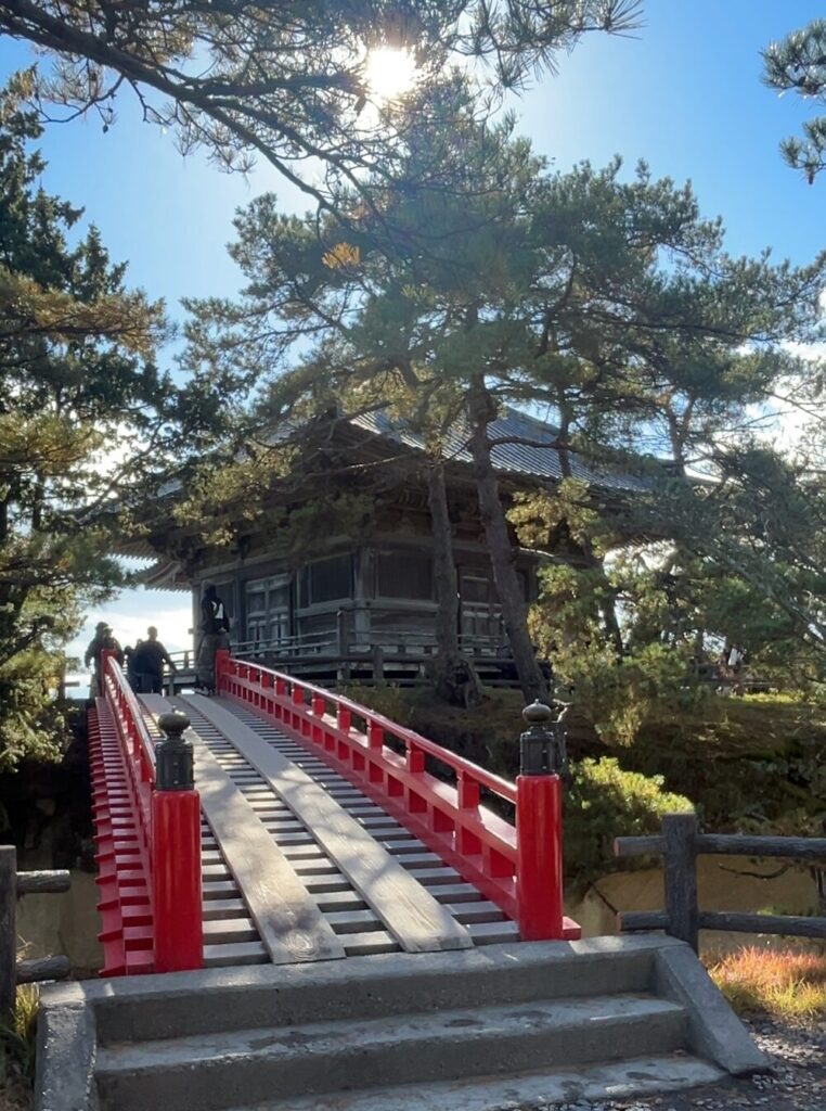 五大堂と透かし橋