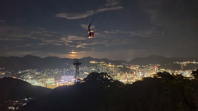 夜景とロープウェイ