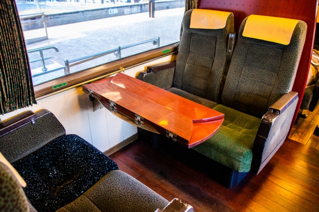 ゆふいんの森号ボックス席