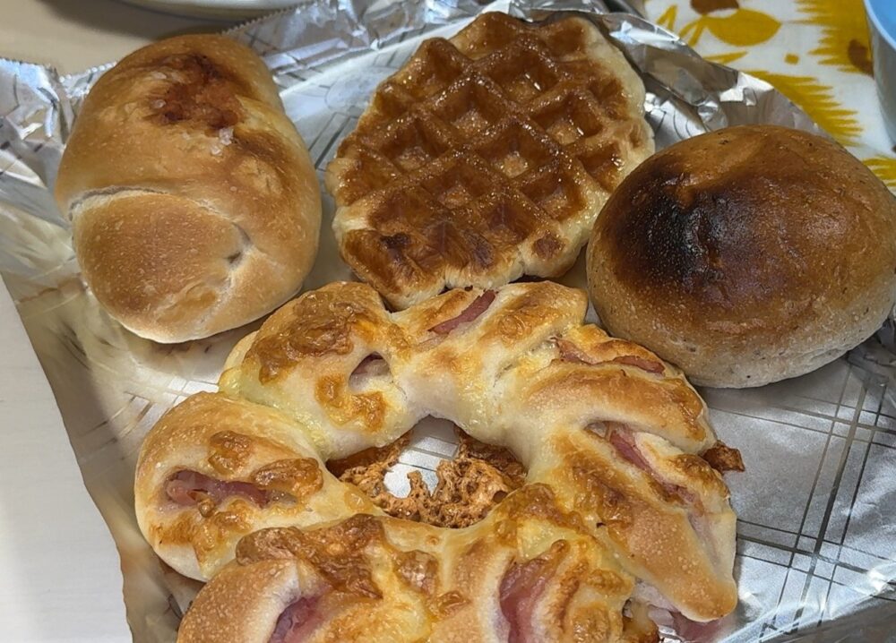 トースターでパンを焼く